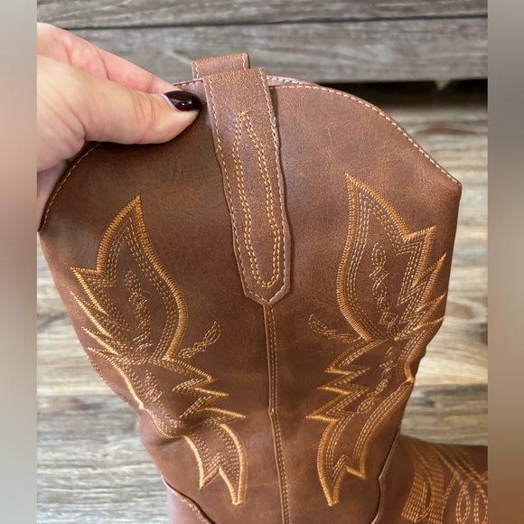 NWOT Women’s Brown Cowboy Boots - Picture 3 of 12